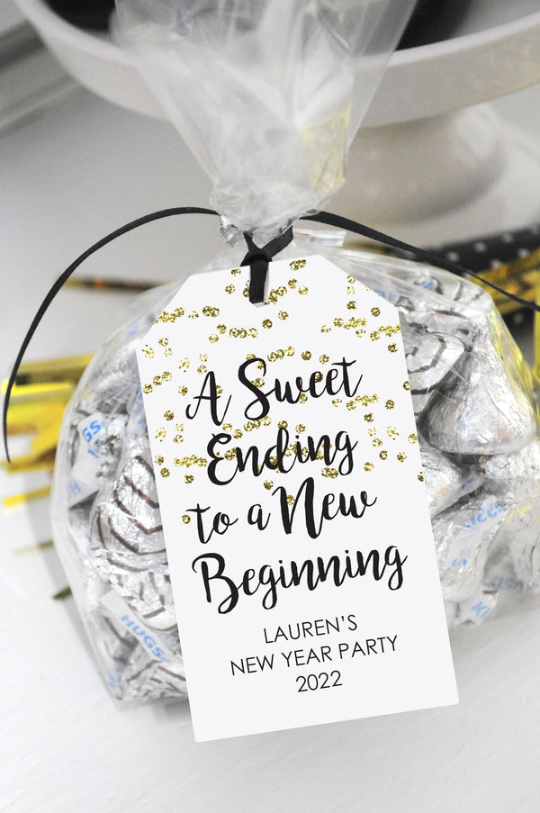 New Years Eve Party Favor Tags, Kisses Treat Tags, New Years Tags, Sweet Ending New Beginning Gold and Black New Year Tags - Set of 12 Tags